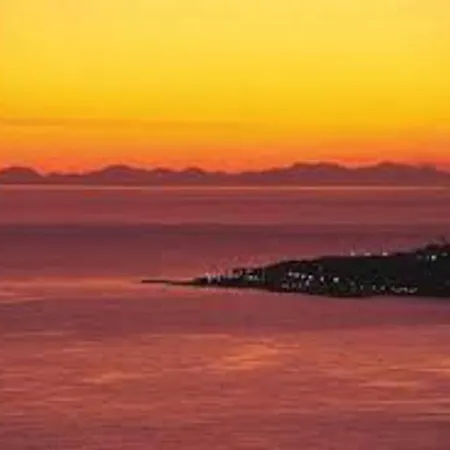 3 Bedrooms With Sea View Private Pool And Enclosed Garden At 3 Km Away From The Imperia